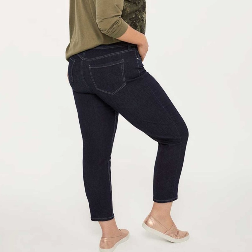 New! Universal Fit Slim Leg Ankle Jean - d/C JEANS